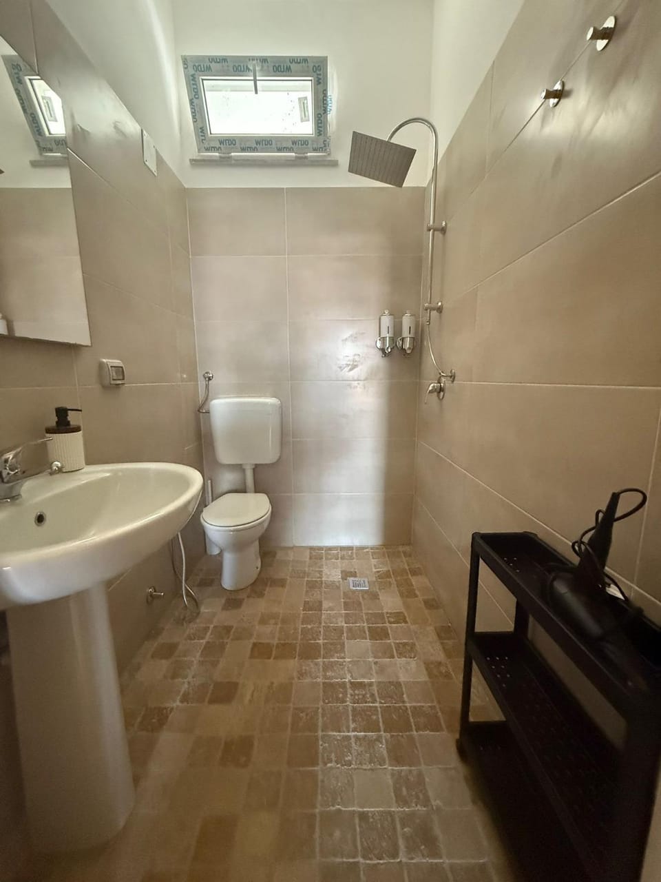 Shower, Toilet, Bathroom, bidet, towels