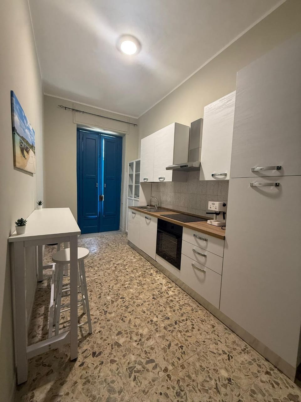 Kitchen or kitchenette, Dining area, stove