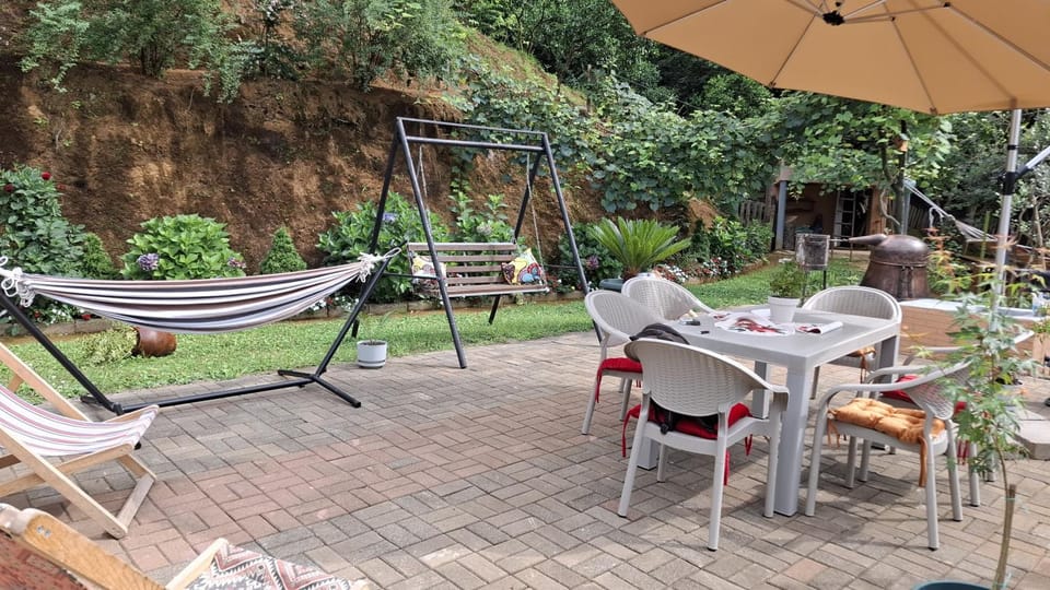 Patio, Day, Garden, Dining area