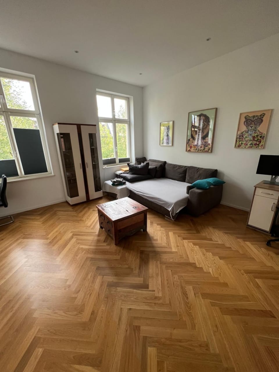 Bed, Living room, Photo of the whole room, Seating area, Bedroom