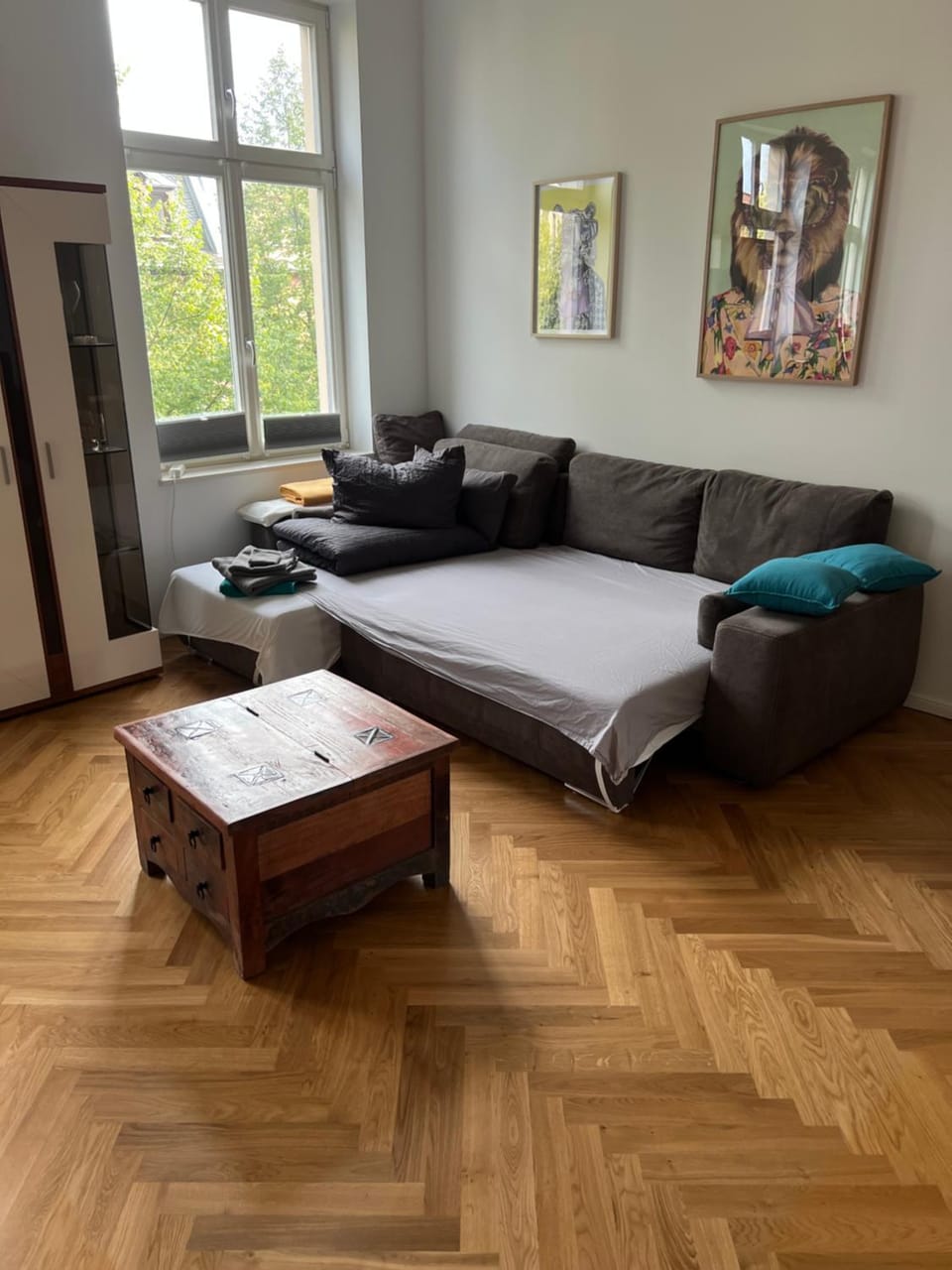 Bed, Living room, Photo of the whole room, Seating area, Bedroom