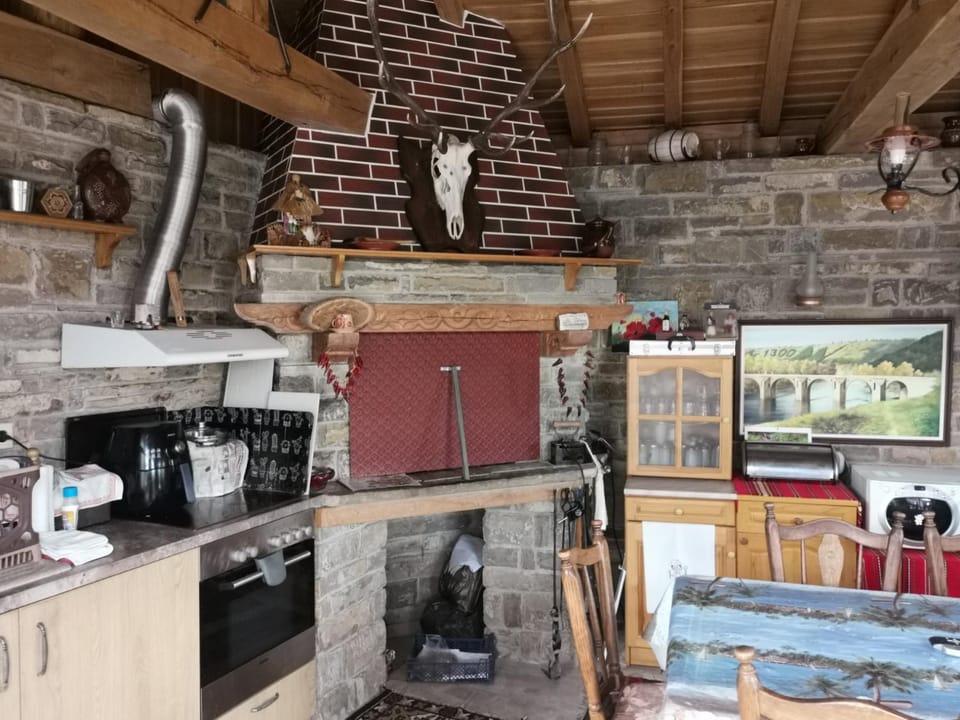 BBQ facilities, Coffee/tea facilities, Kitchen or kitchenette, Dining area