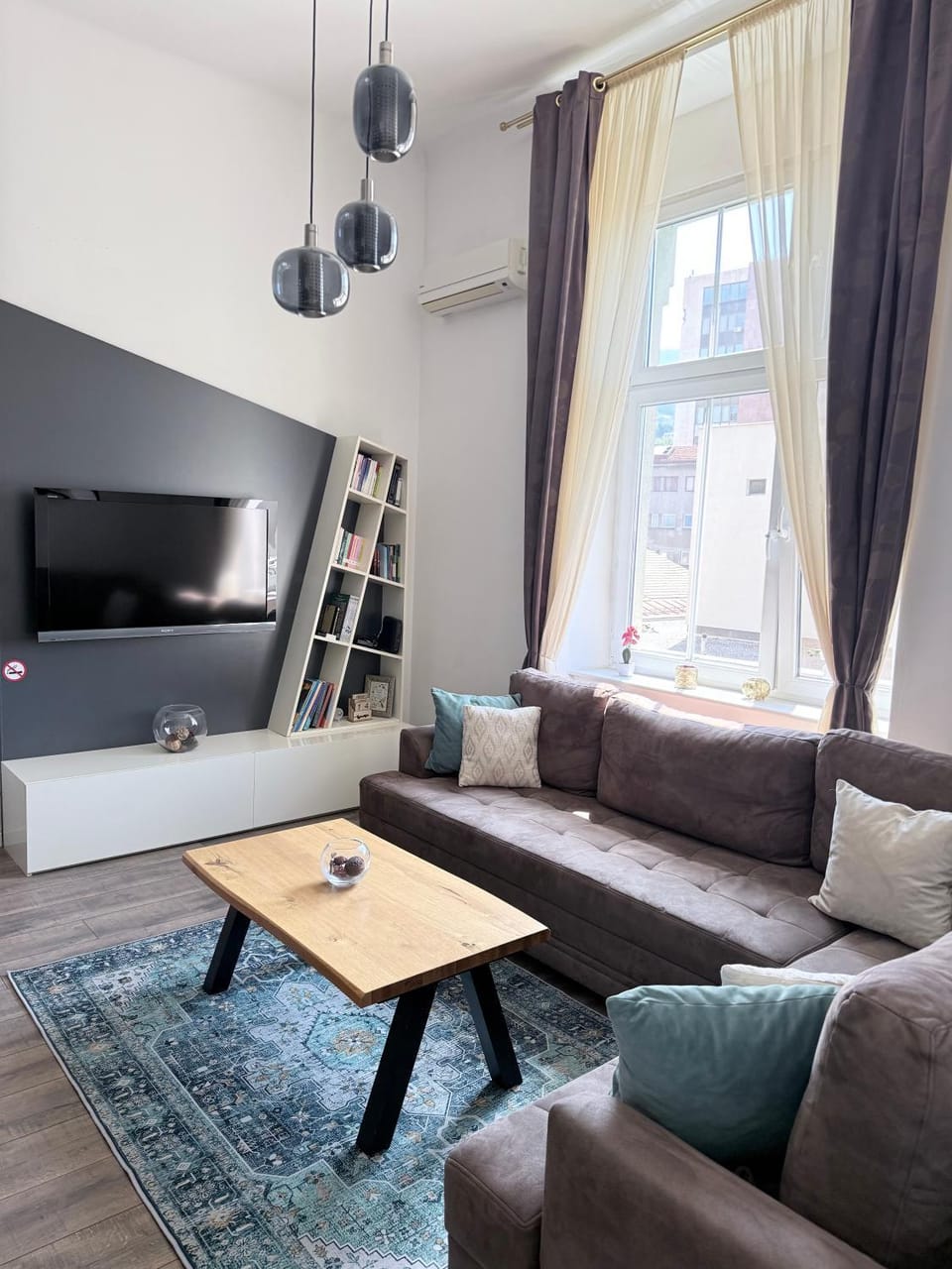 TV and multimedia, Living room, City view