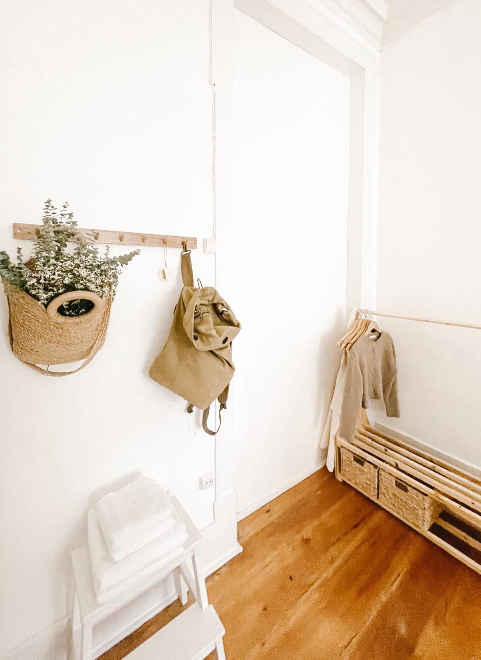 Bedroom, towels