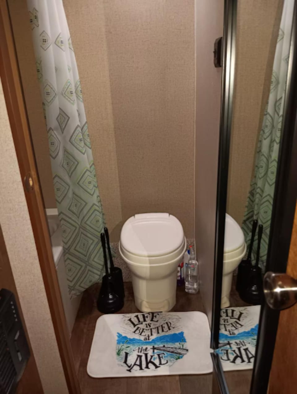 Camper only 2 Min to the Lake! Bed and Breakfast in Lake Cumberland