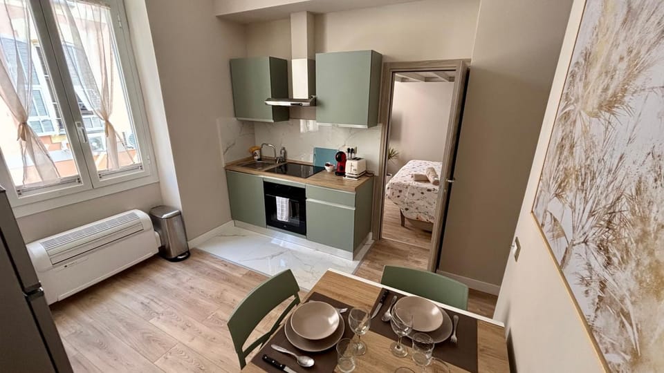 Kitchen or kitchenette, Photo of the whole room, Seating area, Dining area, oven, stove