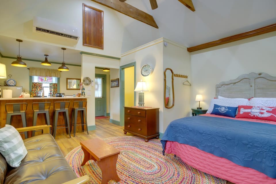Walk to Park & River: Dog-Friendly Cambridge Gem Apartment in Cambridge