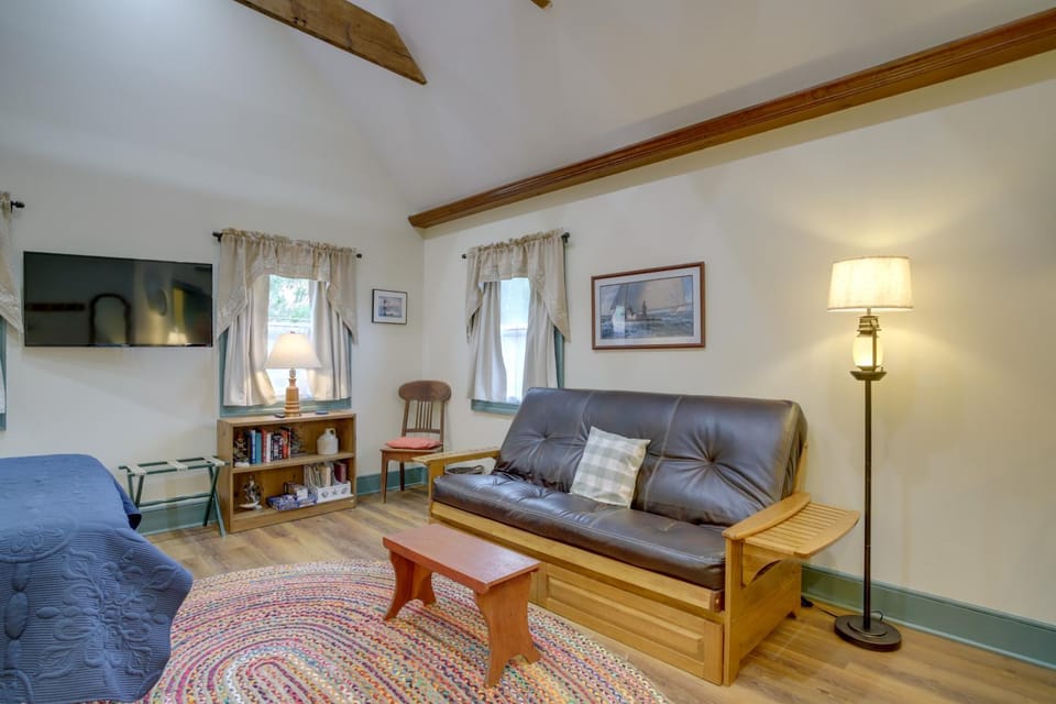 Walk to Park & River: Dog-Friendly Cambridge Gem Apartment in Cambridge