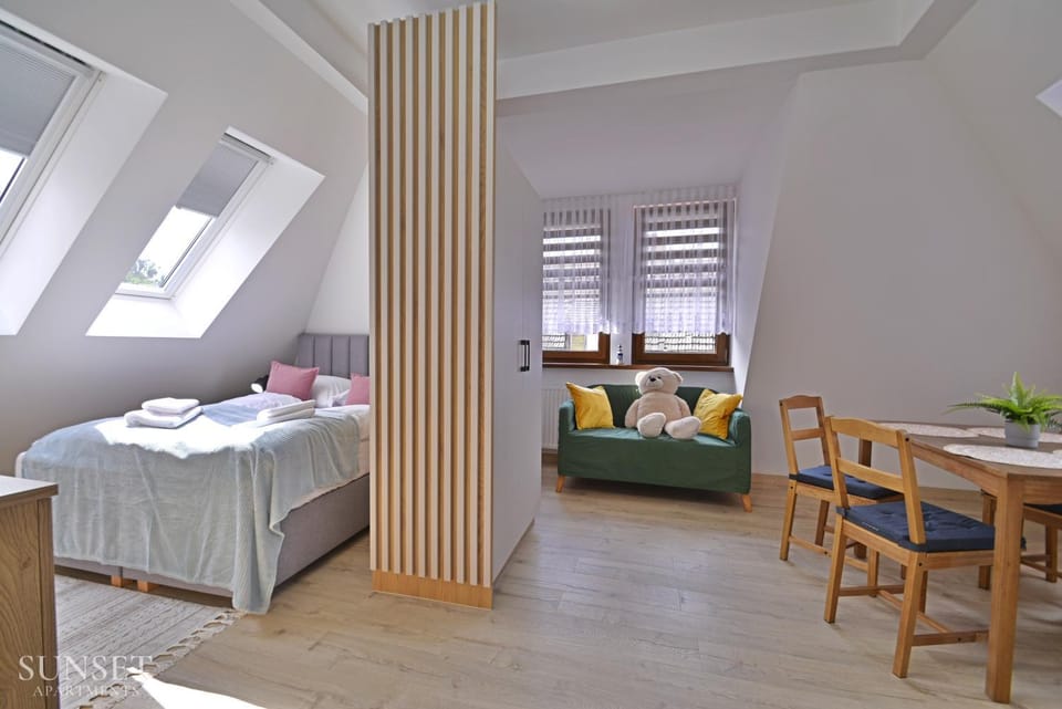 Bed, Living room, Photo of the whole room, Seating area, Bedroom, towels