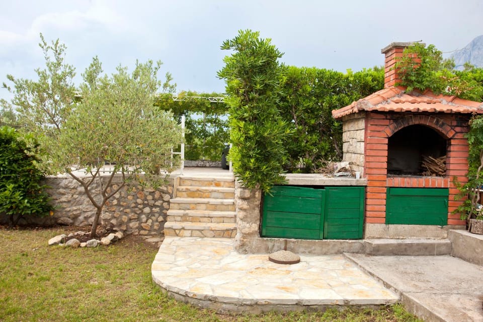 Location, children, Family