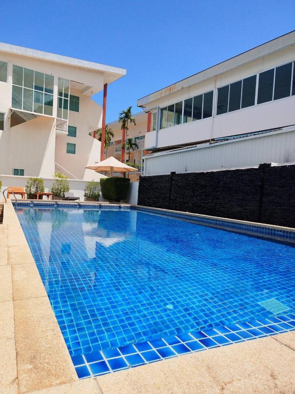 Swimming pool, sunbed