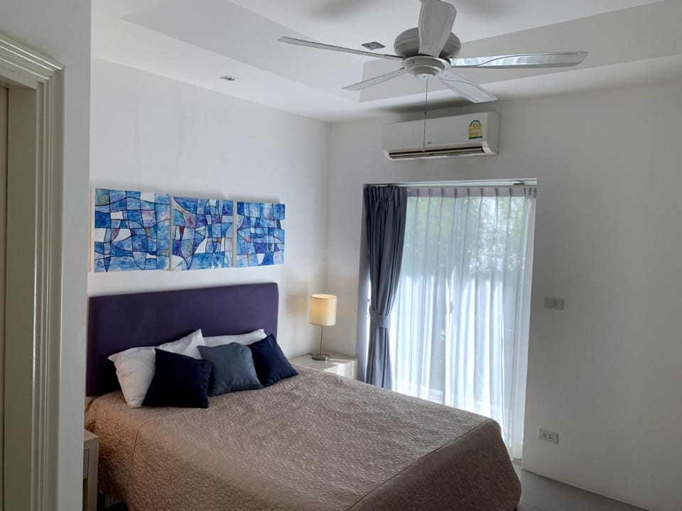 Bed, Bedroom, air conditioner