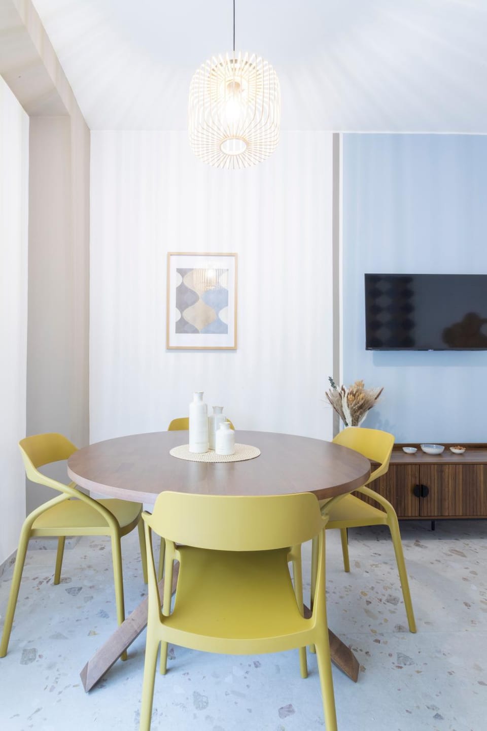TV and multimedia, Living room, Seating area, Dining area