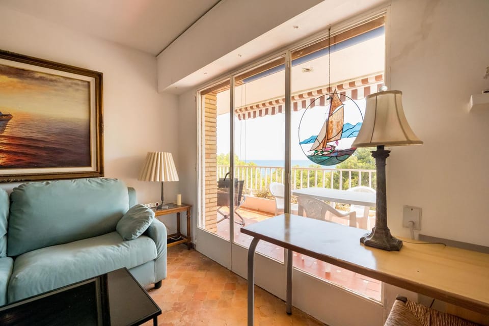 Con terraza con campo fútbol, pin pong con Parking Apartment in Baix Maestrat