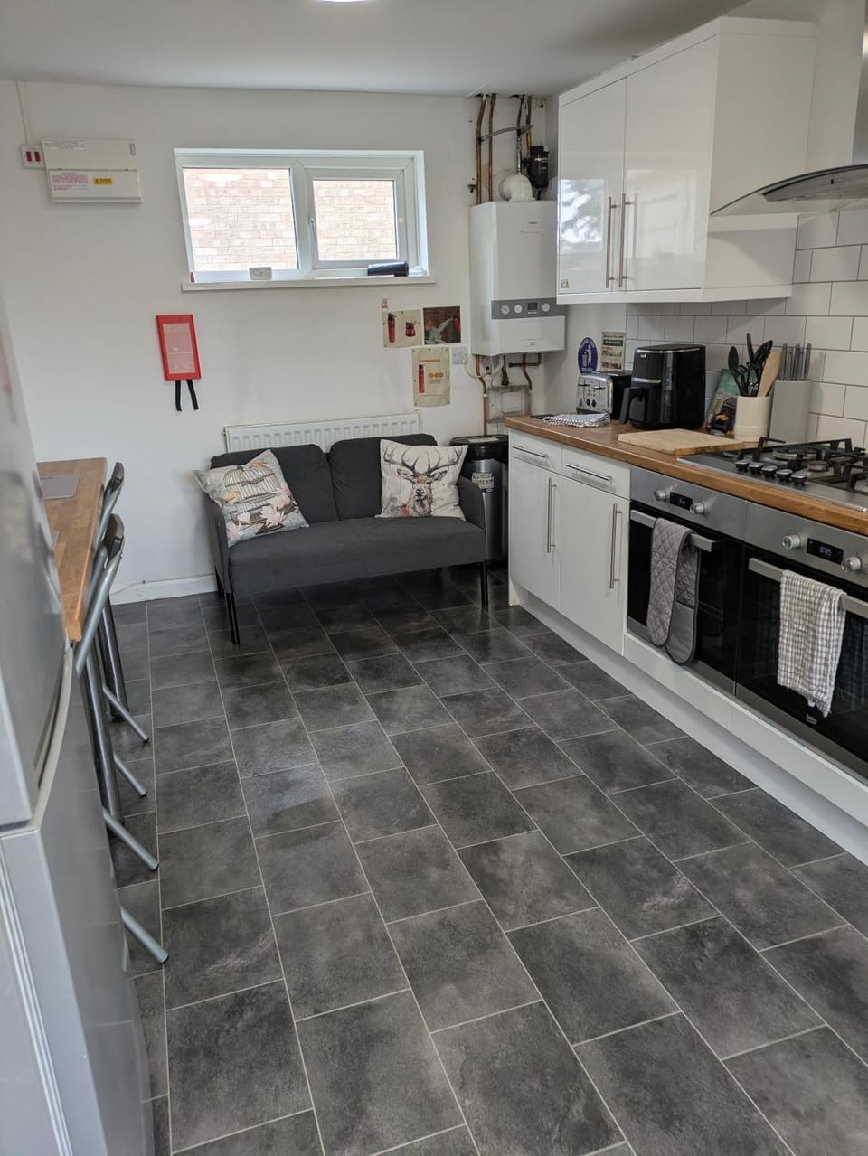 Kitchen or kitchenette, Seating area