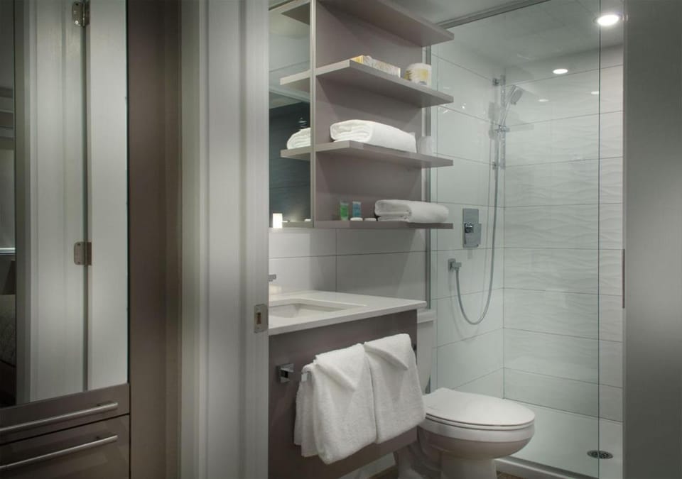 Hôtel-Motel & Suites Idéal Montréal Hotel in Laval