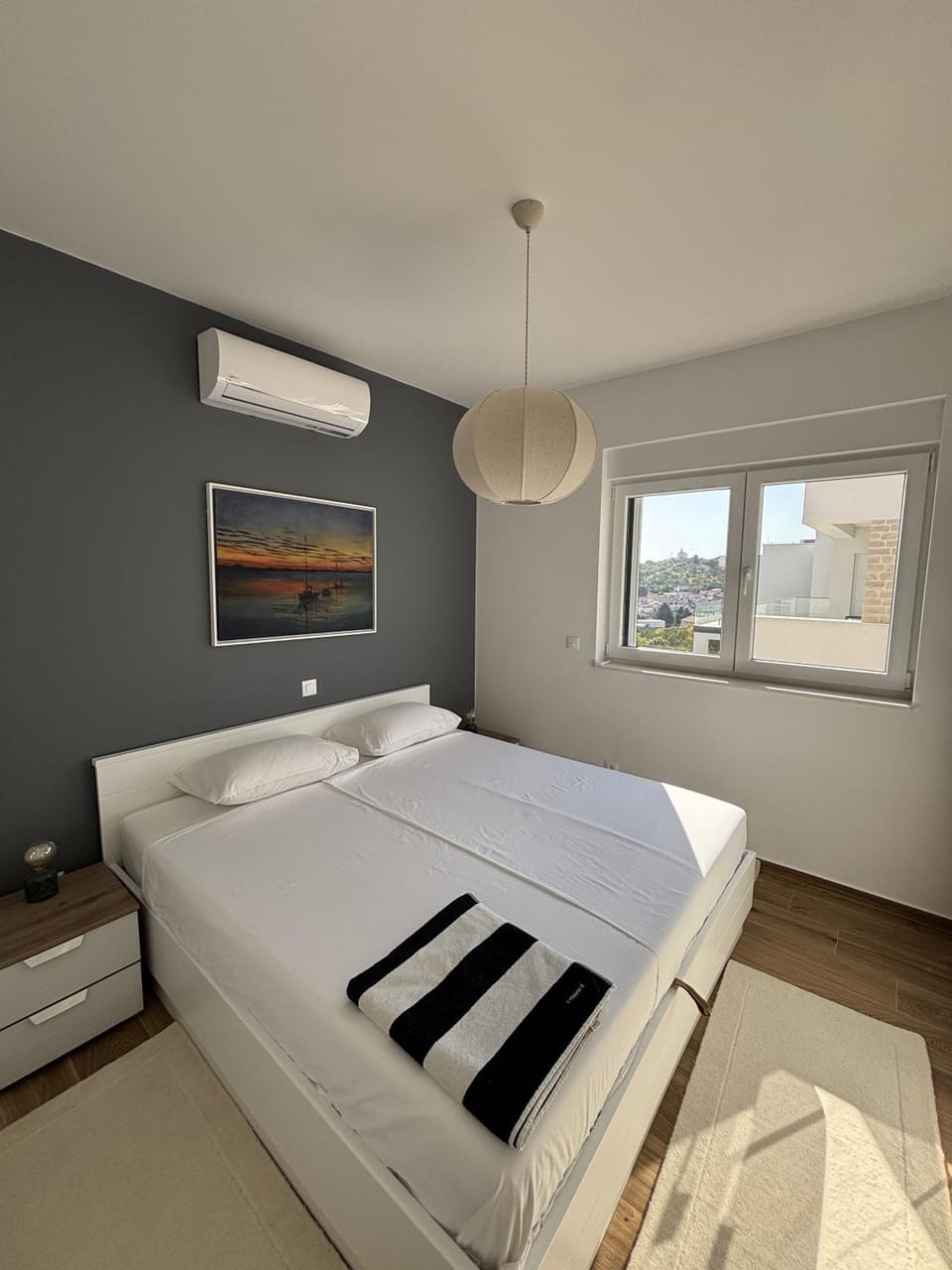 Bed, Photo of the whole room, Bedroom, air conditioner