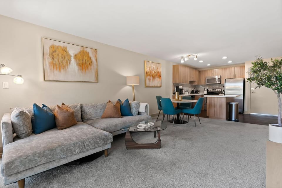 Kitchen or kitchenette, Living room, Seating area, Dining area, oven, pet friendly