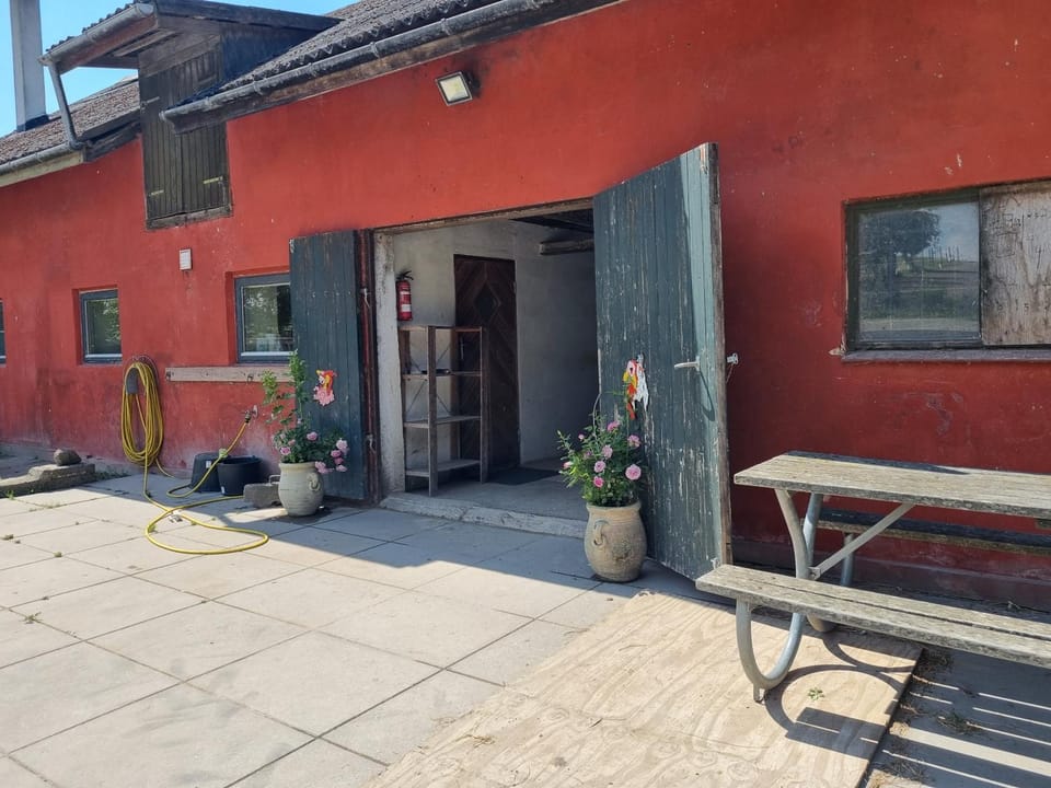Property building, Facade/entrance, Balcony/Terrace