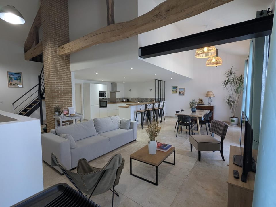 La Remise loft de caractère et grand garage House in French Riviera