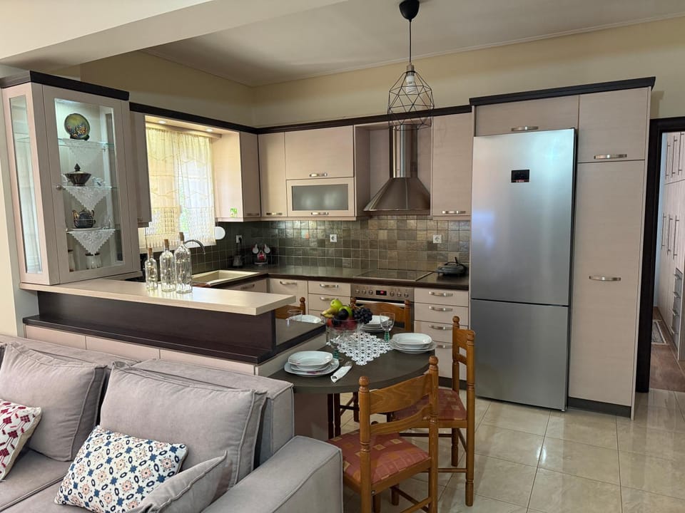 Living room, Dining area, kitchen