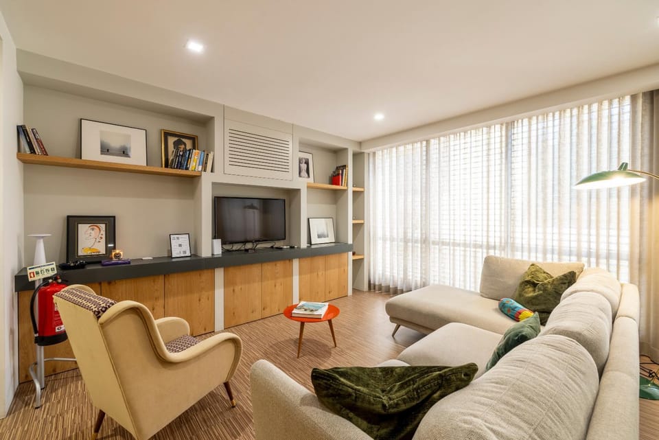 TV and multimedia, Kitchen or kitchenette, Living room, air conditioner