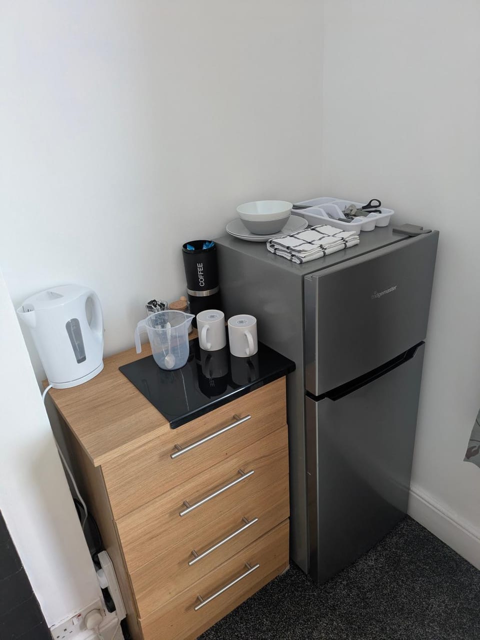 Kettering Town Double Rooms with TV Ideal Professional workers for longer stays Shared bathroom kitchen & Lounge Vacation rental in Kettering