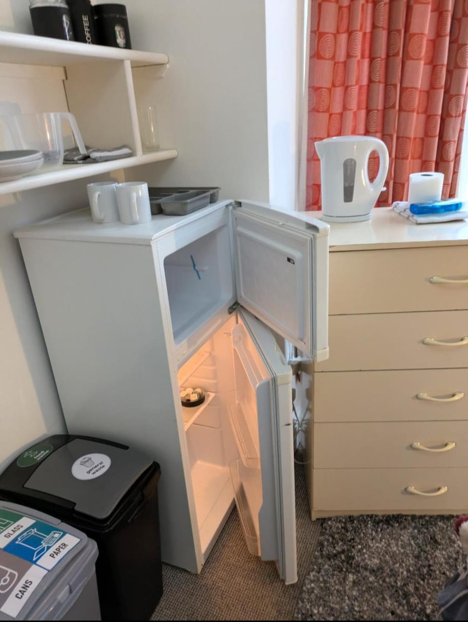 Kettering Town Double Rooms with TV Ideal Professional workers for longer stays Shared bathroom kitchen & Lounge Vacation rental in Kettering