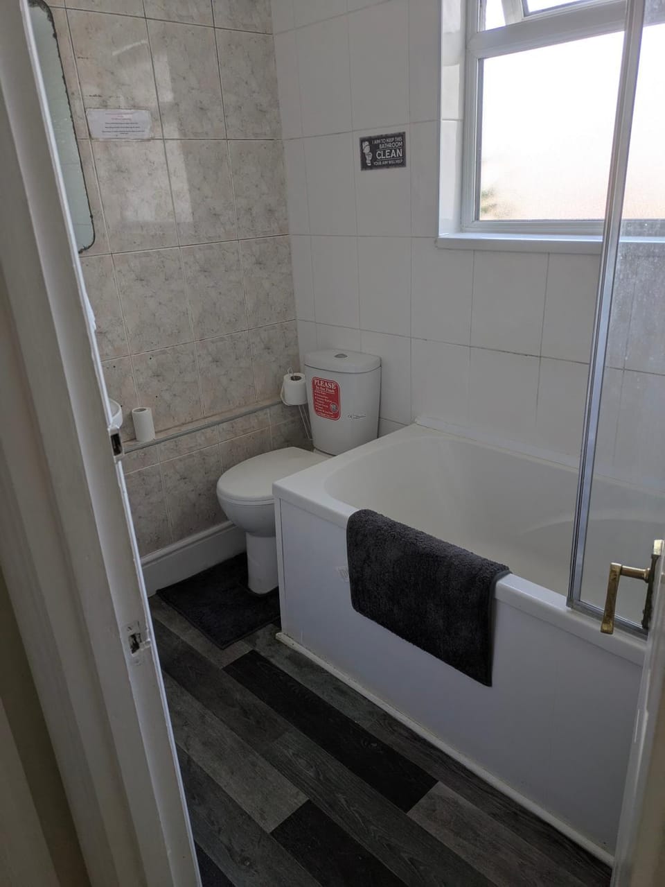 Kettering Town Double Rooms with TV Ideal Professional workers for longer stays Shared bathroom kitchen & Lounge Vacation rental in Kettering