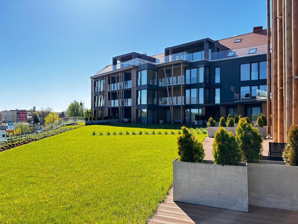 Property building, Spring, Day, Natural landscape, Garden, Garden view