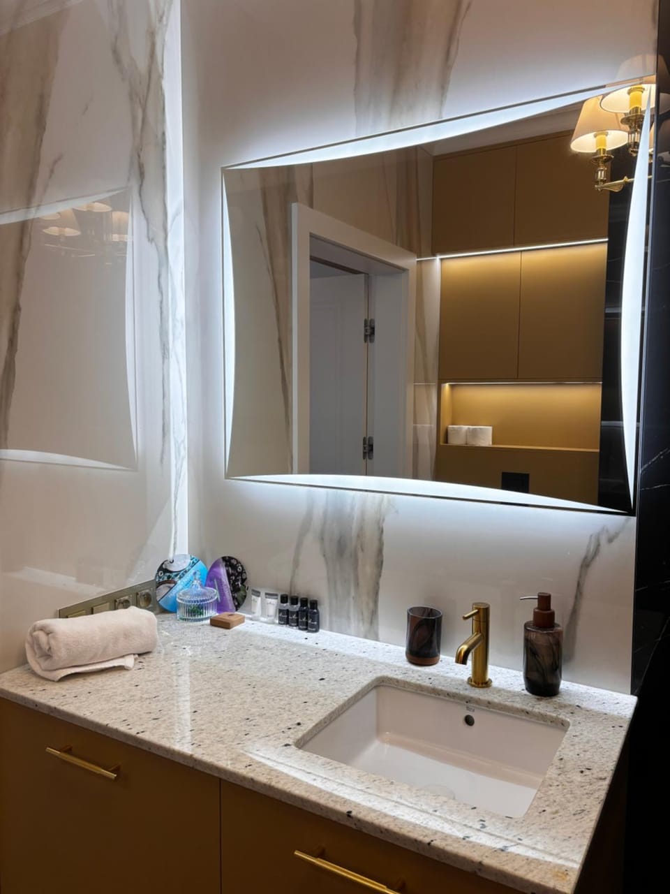 Bathroom, towels