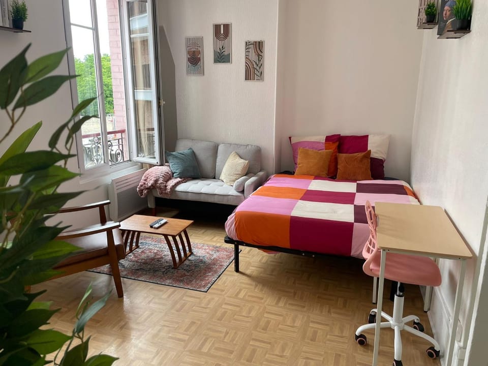 Living room, Seating area, Bedroom