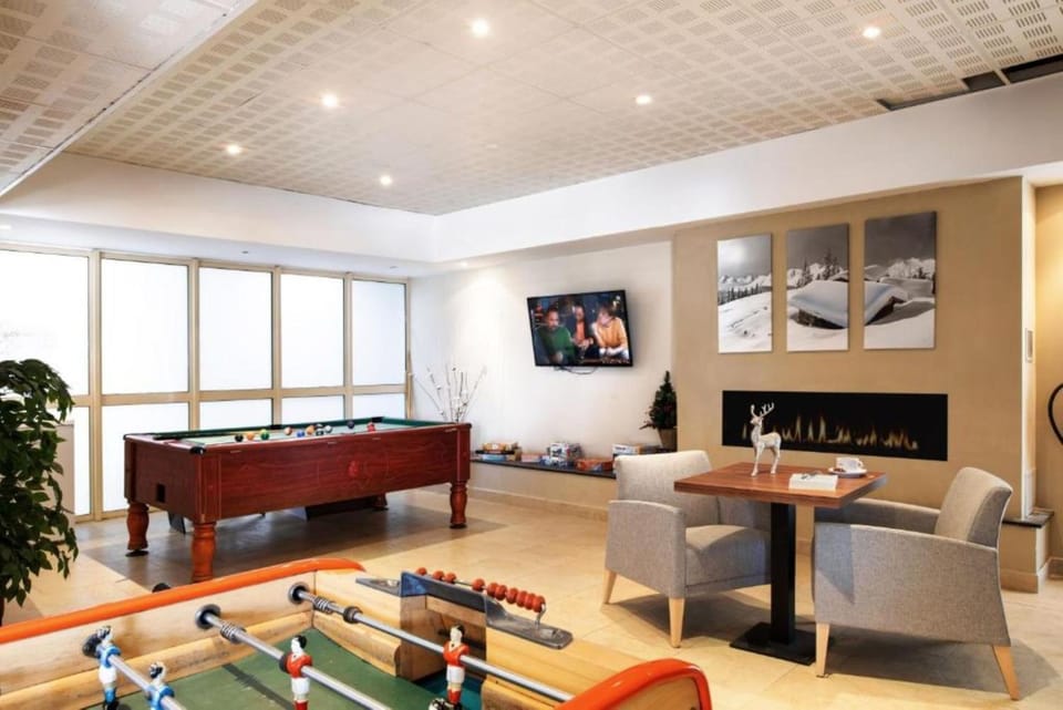 Billiard, Game Room, Seating area