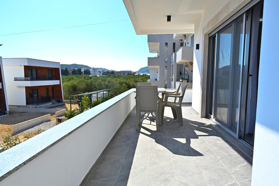 Stay at Jimi Ulcinj Apartment in Ulcinj