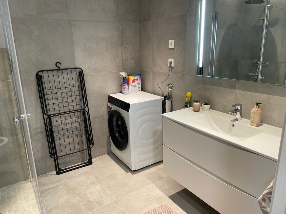 Shower, Bathroom, washing machine