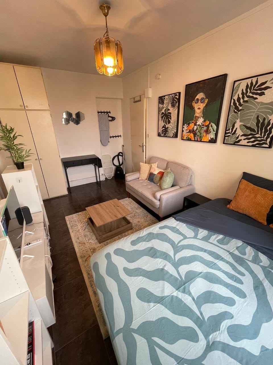 Photo of the whole room