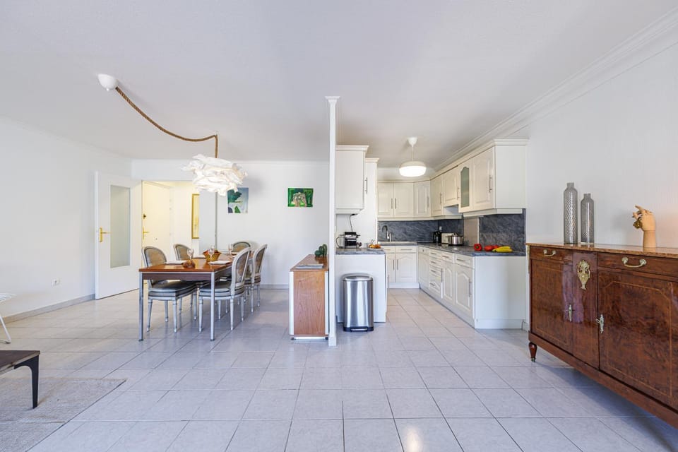 Kitchen or kitchenette, Dining area, dishwasher, oven, stove