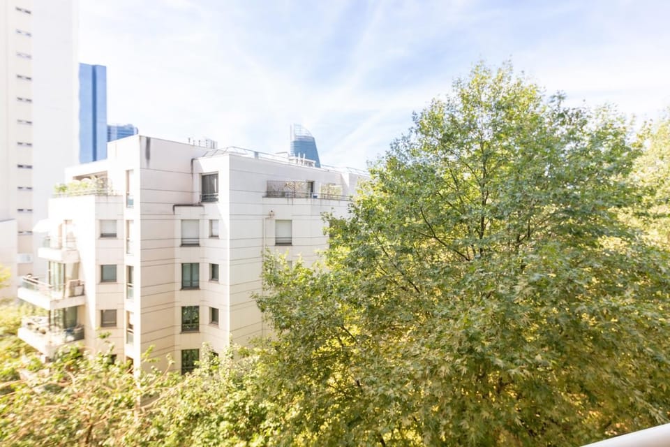 7mn walk to Metro, in ApartHotel Apartment in Puteaux