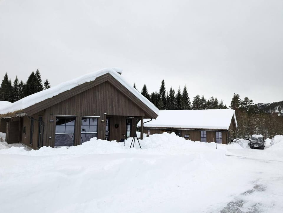 2 cabins surrounded by beautiful nature Cabin in Vestland