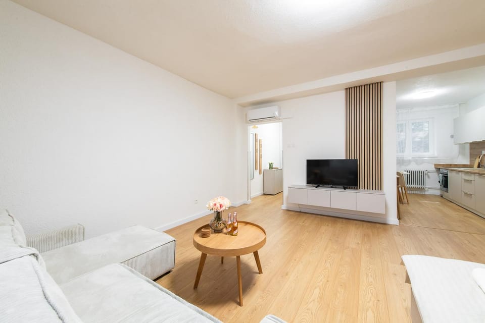 TV and multimedia, Living room, air conditioner