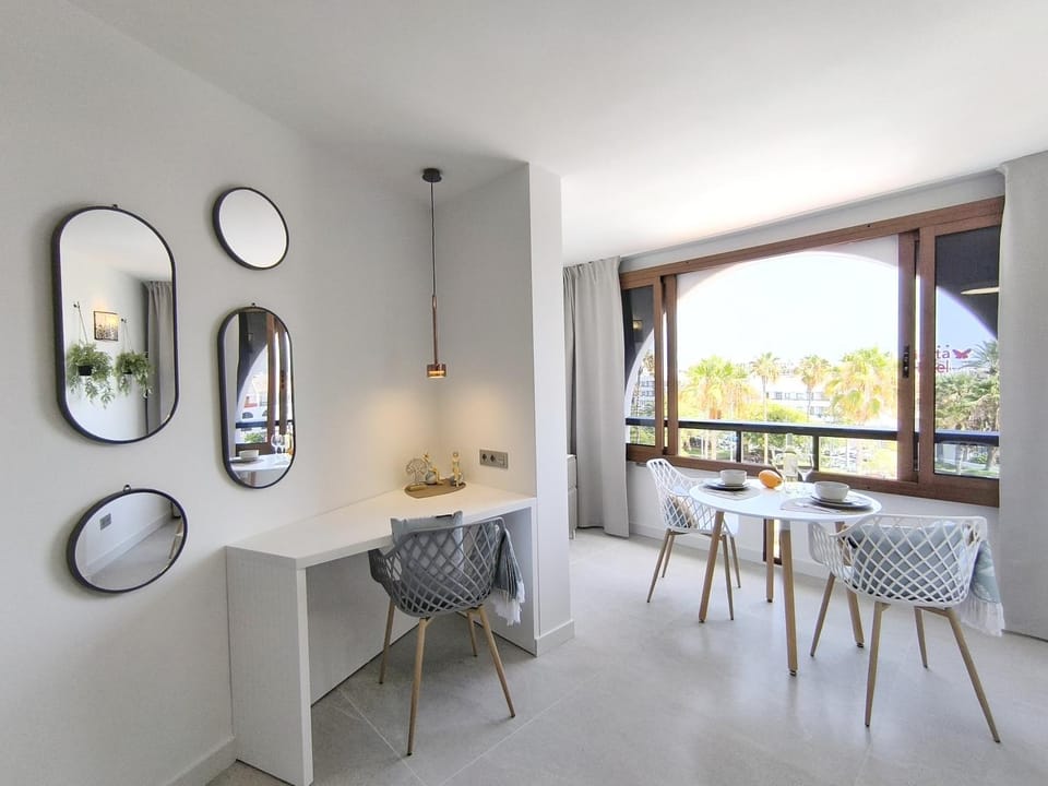 Living room, Seating area, Dining area