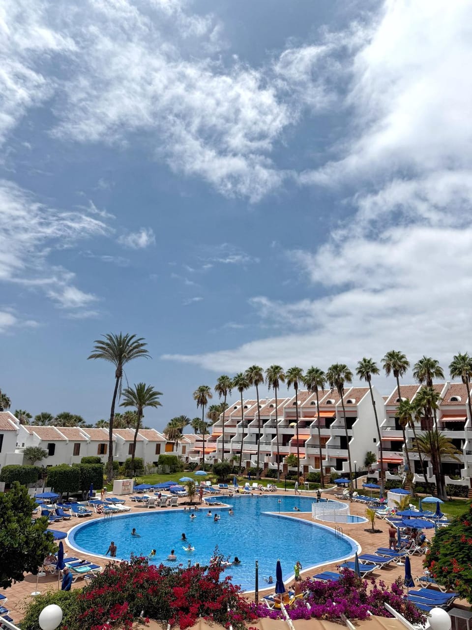 Day, Natural landscape, Pool view, Swimming pool, sunbed
