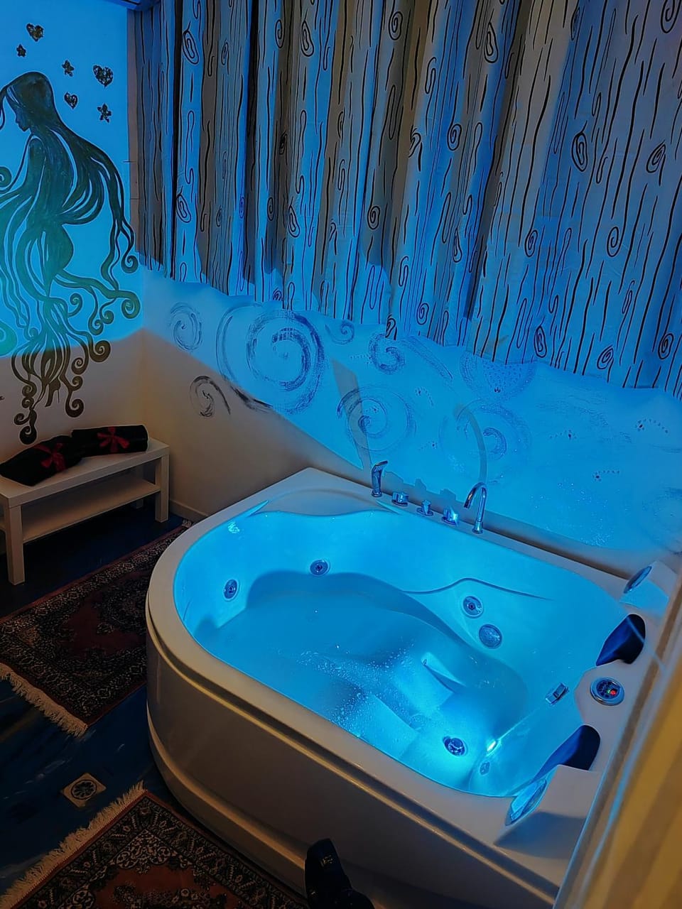 Hot Tub, Bath