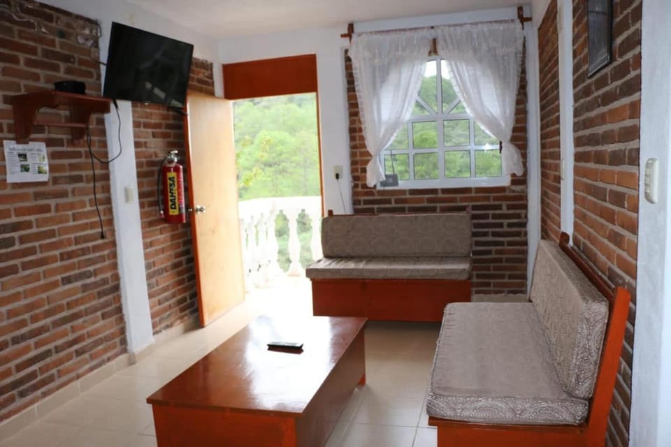 Hospedaje Migue y Cata y Centro Holístico Kuatlicue House in Chignahuapan