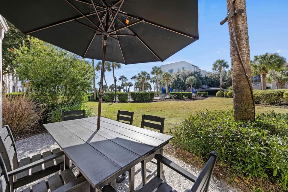 Gorgeous Poolside Retreat with Beach Breeze Villa in South Forest Beach