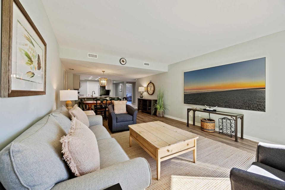 Gorgeous Poolside Retreat with Beach Breeze Villa in South Forest Beach