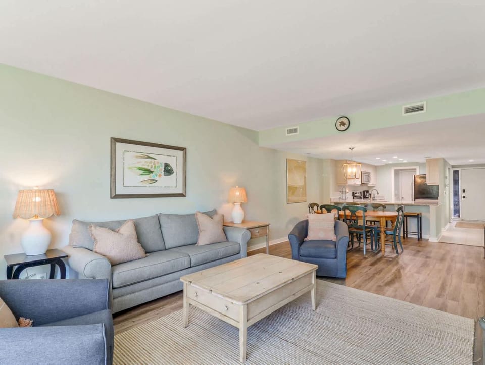 Gorgeous Poolside Retreat with Beach Breeze Villa in South Forest Beach