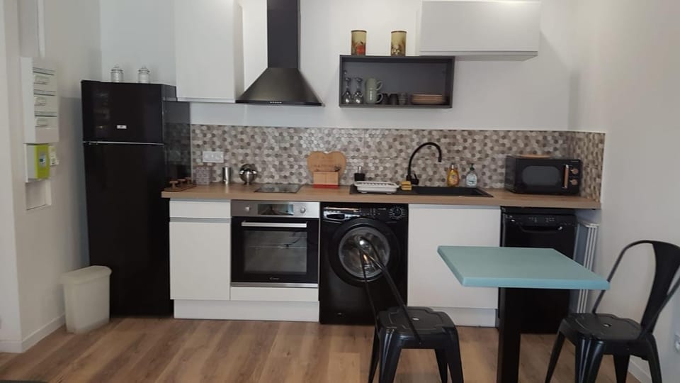 Pour 2 personnes proche gare - fibre Apartment in Bourgogne-Franche-Comté