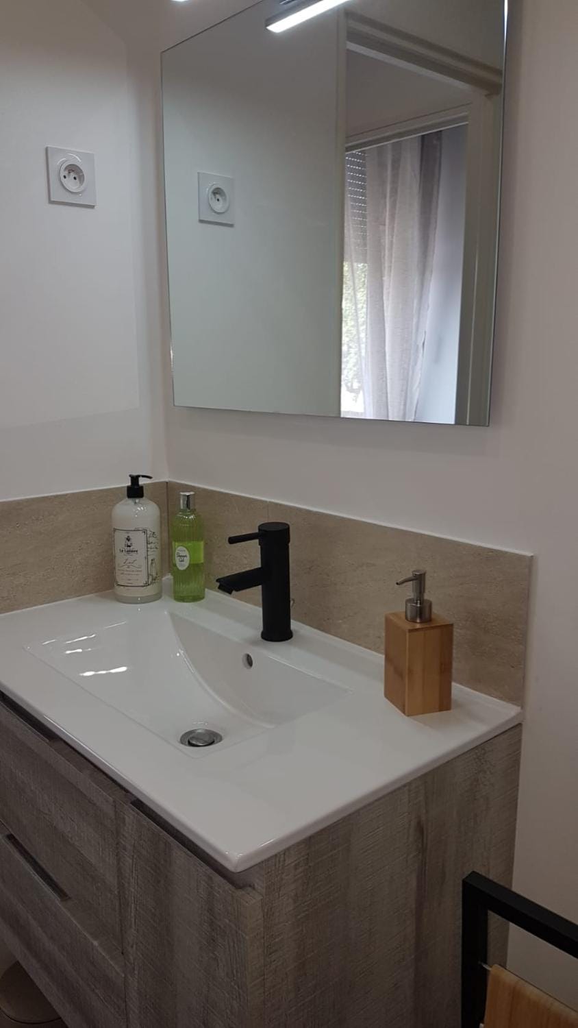 Pour 2 personnes proche gare - fibre Apartment in Bourgogne-Franche-Comté
