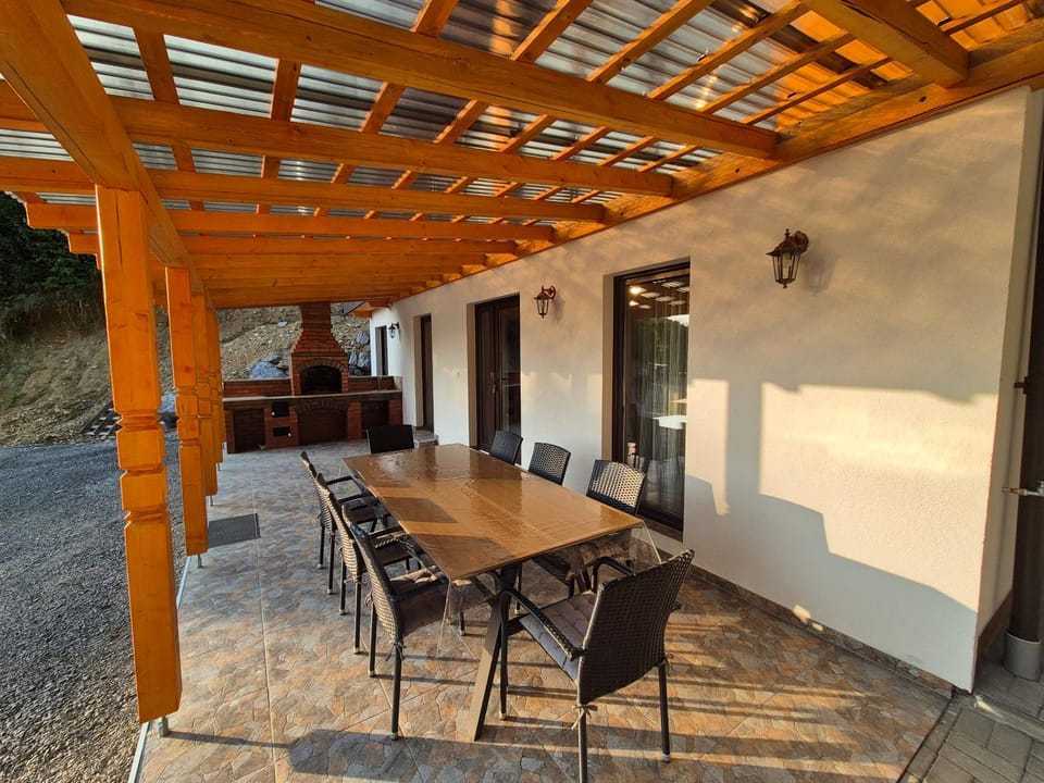 La casa din deal Viseu House in Romania